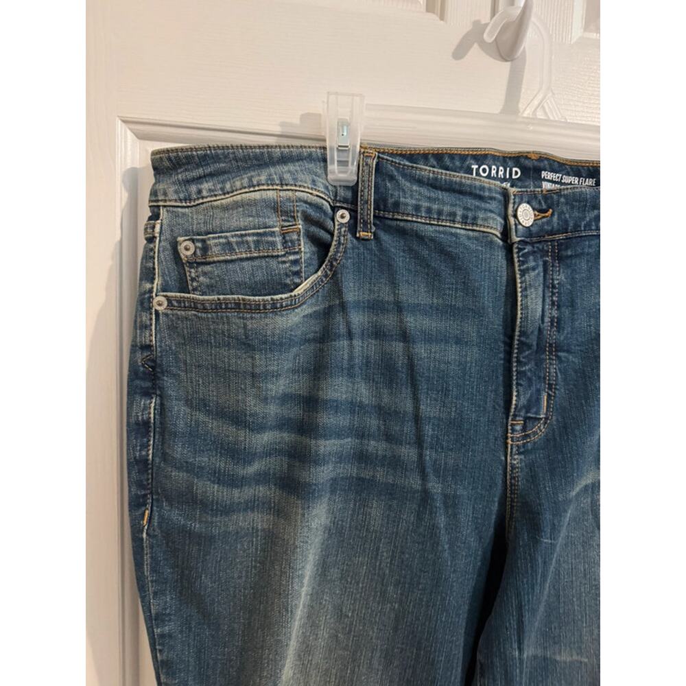 Torrid New Super-Flare Mid-Rise Vintage Stretch Jeans Destructed Plus 24 Tall - Picture 2 of 10